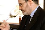Angelo Concas, colto dall’obbiettivo di Giovanni Porcu, durante una degustazione. 