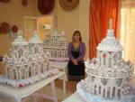 Alessandra Guigoni, l’autrice dell’articolo, e il gatt monumentale del Campidano di Cagliari 