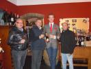 Momenti di degustazione:  alla sinistra della foto, affianco a Marco Cenese, Domenico Cacioppo, autore del testo. 