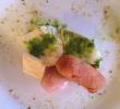 trancio di pescespada con crocchette di patate e cipolline su un crostino