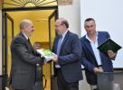 Angelo Concas, il Sindaco di Mellfi Michele Botta e Domenico Cacioppo al Termine della presentazione del Libro "Donne In Vigna " a cura di Mario Busso e Angelo Concas. 