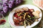 Piatto carnico con erbe primaverili 