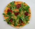 pizzeria all’alpino- pizza con impasto base di ranpunsolo, patate, rampunsolo e bresaola  